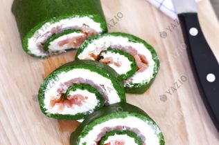 Frischkäse-Spinat-Rolle mit Lachs