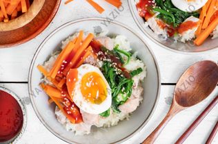 Bibimbap aux épinards et à la dinde