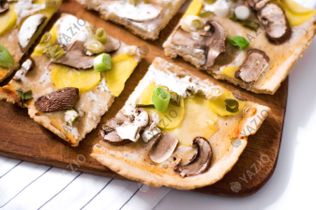 Pão sírio com batata e cogumelo