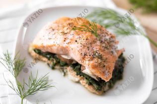 Salmone ripieno con spinaci e feta