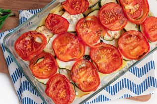 Gemüseauflauf mit Zucchini und Feta