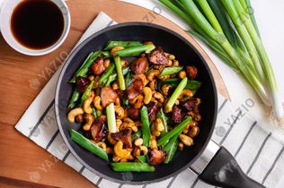 Salteado de pavo con anacardos