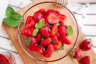 Ensalada de fresas con albahaca