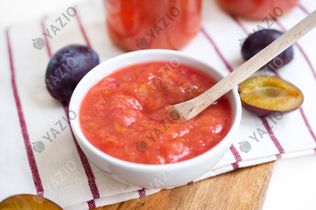 Purê de maçã e ameixa