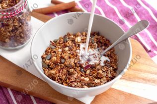 Granola de canela con nueces de pecán
