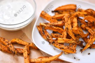 Süßkartoffel-Pommes mit Joghurtdip