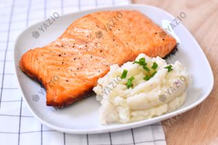 Saumon sauvage frit avec purée de chou-fleur