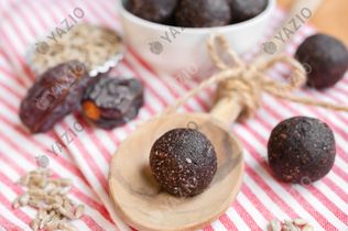 Energiebällchen mit Sonnenblumenkernen