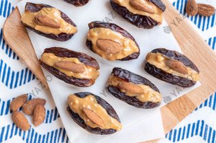 Dátiles rellenos de crema de cacahuete