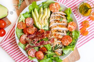 Salat mit Rosmarin-Hähnchen