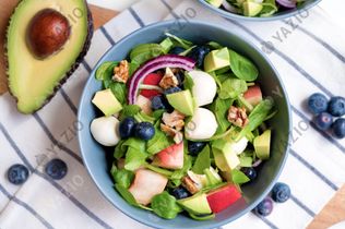 Salat mit Pfirsich und Mozzarella