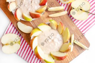 Erdnussmus-Joghurt-Dip mit Äpfeln