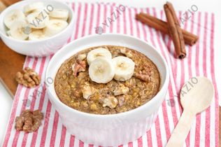 Pastel de nueces y canela en taza