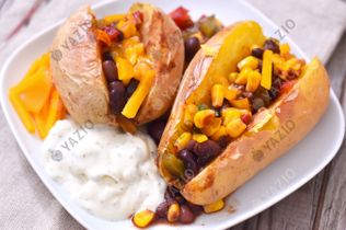 Ofenkartoffeln mit Gemüse-Füllung