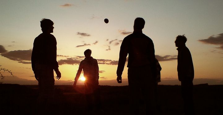 Draußen in der Natur Sport zu machen, fördert die Gesundheit. Noch dazu in der Gemeinschaft ist auch der Spaßfaktor garantiert.