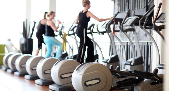 Um seine Ausdauer zu trainieren eignet sich neben Laufband und Fahrradfahren vor allem das Training auf dem Crosstrainer. Neben der Beinmuskulatur werden auch die Arme und Schultern mitbeansprucht und die Knie werden entlastet