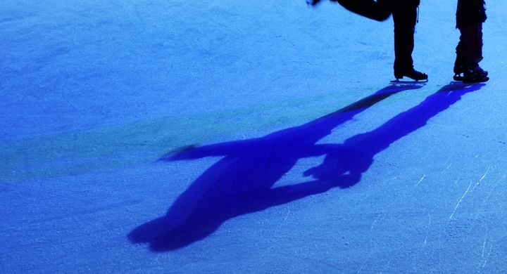 Schlittschuhfahren erfreut sich besonders im Winter großer Beliebtheit.