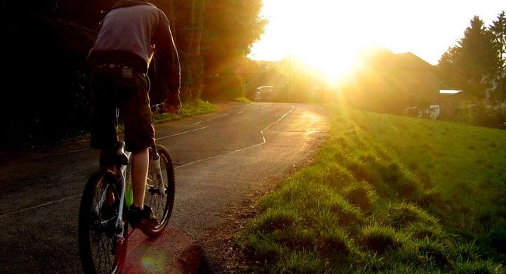 Radfahren gehört zu den beliebtesten Freizeitbeschäftigungen der Deutschen. Um sich gesund und fit zu halten empfiehlt sich häufiger mal der Griff zum Rad, anstatt mit dem Auto zur Arbeit oder zum Einkaufen zu fahren.