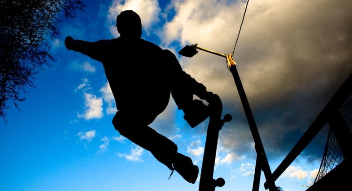 Skateboarden hat sich im Laufe der Jahre zu einer ernstzunehmenden Sportart entwickelt. Mit einem großen Repertoire an Tricks versuchen sich die Skater gegenseitig zu übertrumpfen.