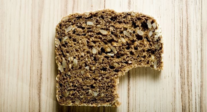 Nur eine Scheibe Vollkornbrot am Morgen hält den Blutzuckerspiegel den ganzen Tag über konstant.