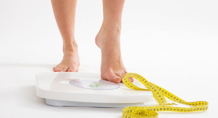 Sind wiedermal ein paar Kilos extra auf der Waage, geht der Stress schon morgens im Bad los. Da hilft nur eins: Eine gesunde Ernährung und ausreichend Bewegung.