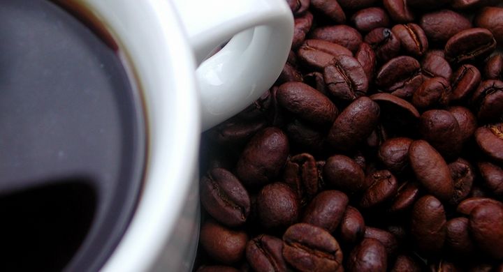 Forscher fanden nun heraus, dass der tägliche Kaffeekonsum nicht schädlich für den menschlichen Körper ist und die Gefahr an Typ 2 Diabetes zu erkranken um mehr als 20 Prozent gemindert wird.