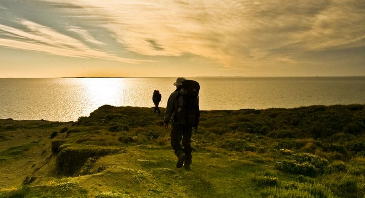 Durch regelmäßiges Wandern bleiben Organe, Muskeln, Gefäße und Gelenke gesund und nebenbei gibt es einem die Möglichkeit seine Gedanken zu ordnen und zu erfrischen.