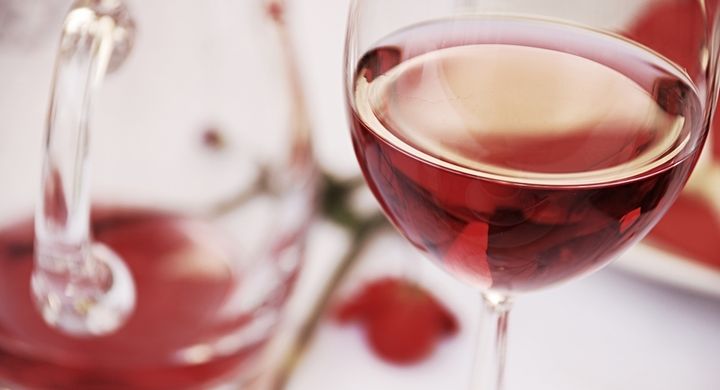 Die sekundären Pflanzenstoffe die im Rotwein enthalten sind, fördern die Herzgesundheit.