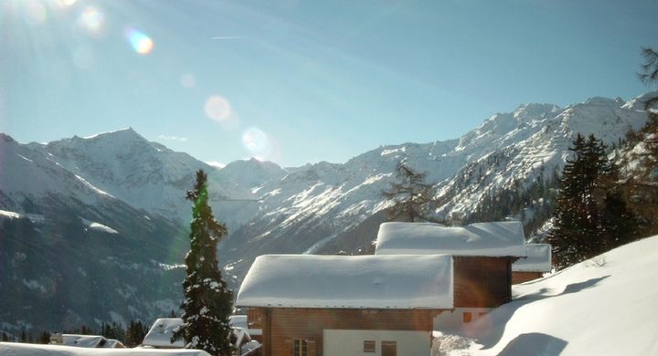 Auch im Winterurlaub ist der richtige Sonnenschutz sehr wichtig. Gerade bei den eisigen Temperaturen wird die Stärke der UV-Strahlen oft unterschätzt.