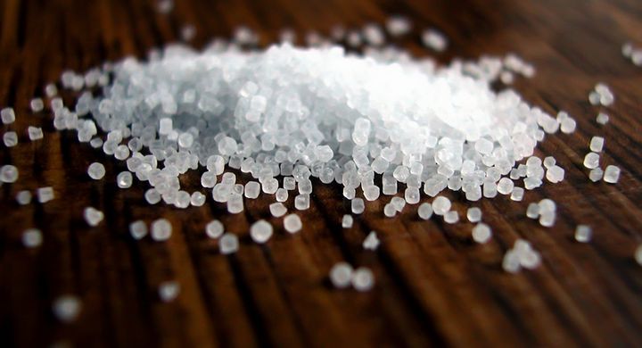 Der erhöhte Konsum von Zucker ist nicht nur schlecht für die Zähne, sondern kann auch zu Übergewicht und Diabetes führen.